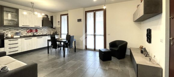 3 rooms Apartment in Luisago, Italy No. 13713 5