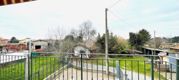 3 rooms Apartment in Luisago, Italy No. 13713 10