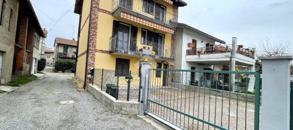 3 rooms Apartment in Luisago, Italy No. 13713 12