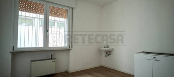 2 rooms Office in Montecchio Maggiore, Italy No. 374596 4