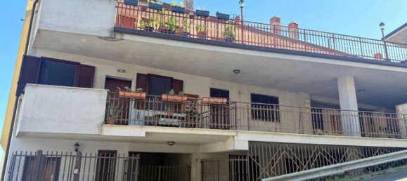 2 bedrooms Apartment in Sant'Angelo Romano, Italy No. 360465 2