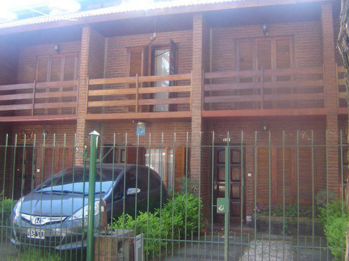 3 bedrooms House in Mar del Plata, Argentina No. 103040