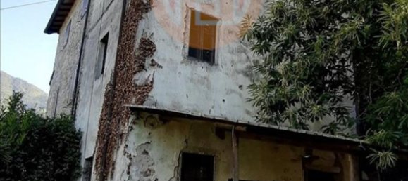 3 rooms House in Gallicano, Italy No. 161277 2