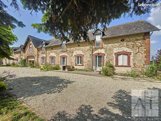 11 bedrooms House in Mayenne, France No. 315970