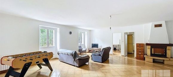 11 bedrooms House in Mayenne, France No. 315970 5