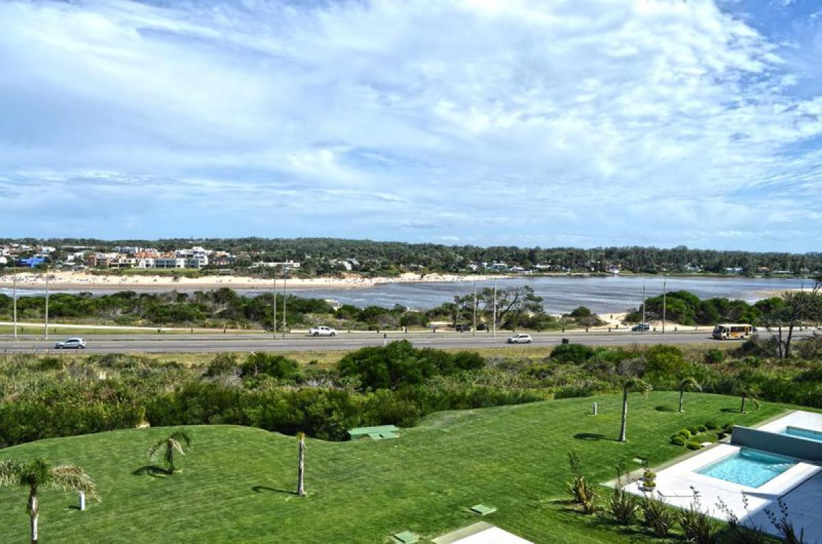 3 bedrooms Apartment in Maldonado, Uruguay No. 6249