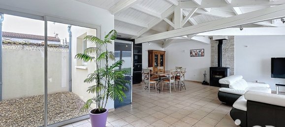 Casa de 5 dormitorios en Forges, France No. 102962 3