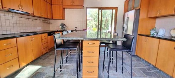 5 bedrooms Villa in Limassol, Cyprus No. 16824 4
