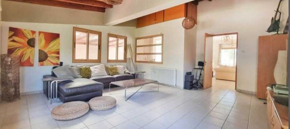 5 bedrooms Villa in Limassol, Cyprus No. 16824 3