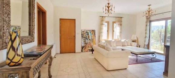 5 bedrooms Villa in Limassol, Cyprus No. 16824 2