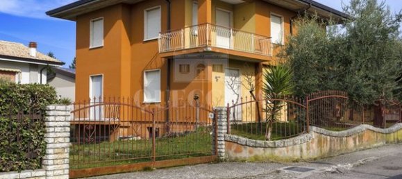 6 rooms Villa in Desenzano del Garda, Italy No. 133342 4