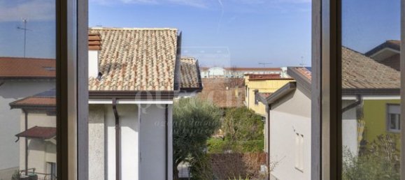 6 rooms Villa in Desenzano del Garda, Italy No. 133342 5