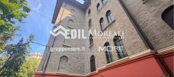 5 rooms Apartment in Modena, Italy No. 303025 3