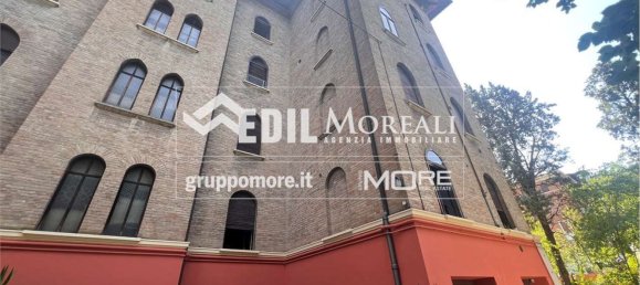 5 rooms Apartment in Modena, Italy No. 303025 2