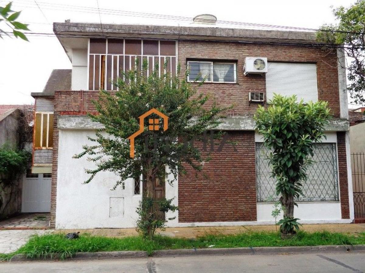 Дом с 4 спальнями в Морон, Аргентина № 57386