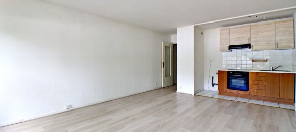 Estudio en Poissy, France No. 175294 4