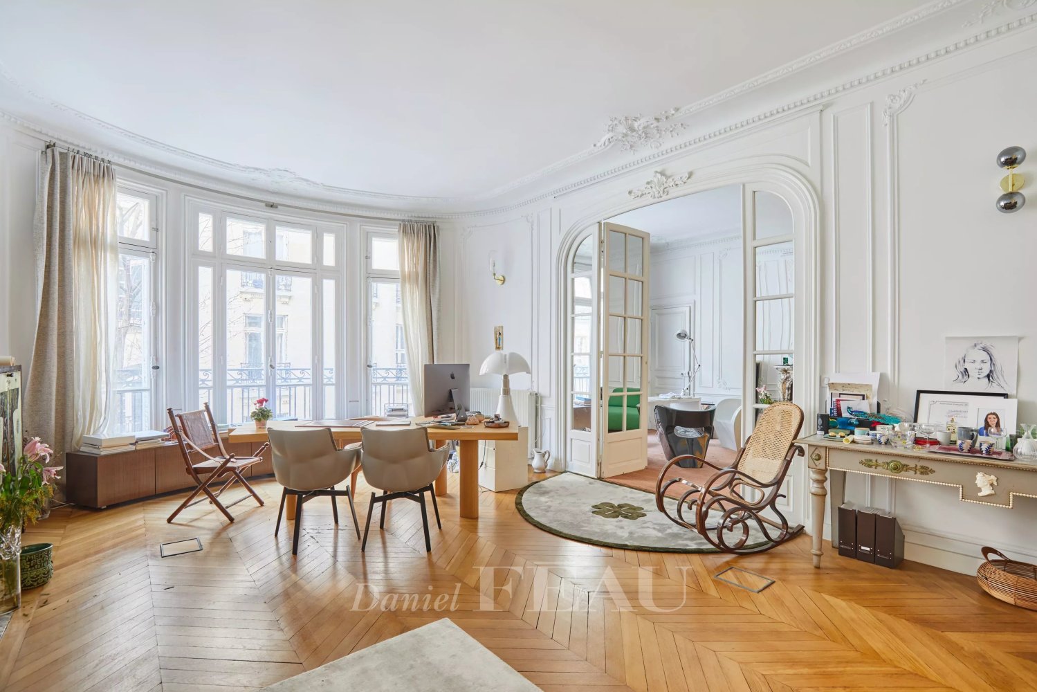 5 bedrooms Apartment in Paris, France No. 168585
