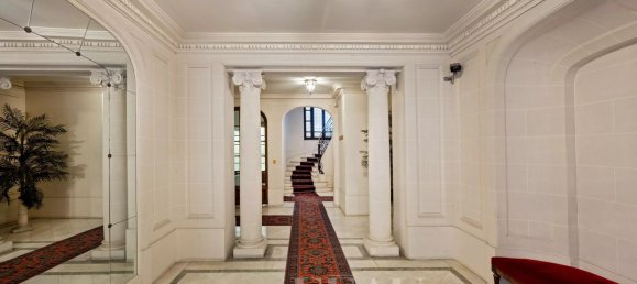 5 bedrooms Apartment in Paris, France No. 168585 7