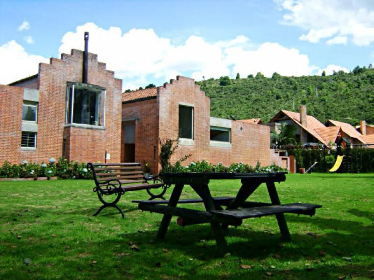 Casa de 3 dormitorios en Bogotá, Colombia No. 12474