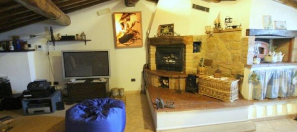 2 bedrooms Apartment in Volterra, Italy No. 175 4