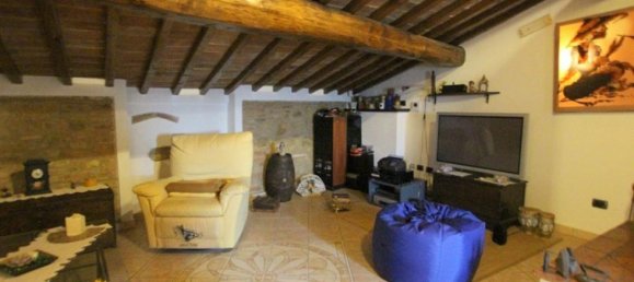 2 bedrooms Apartment in Volterra, Italy No. 175 5