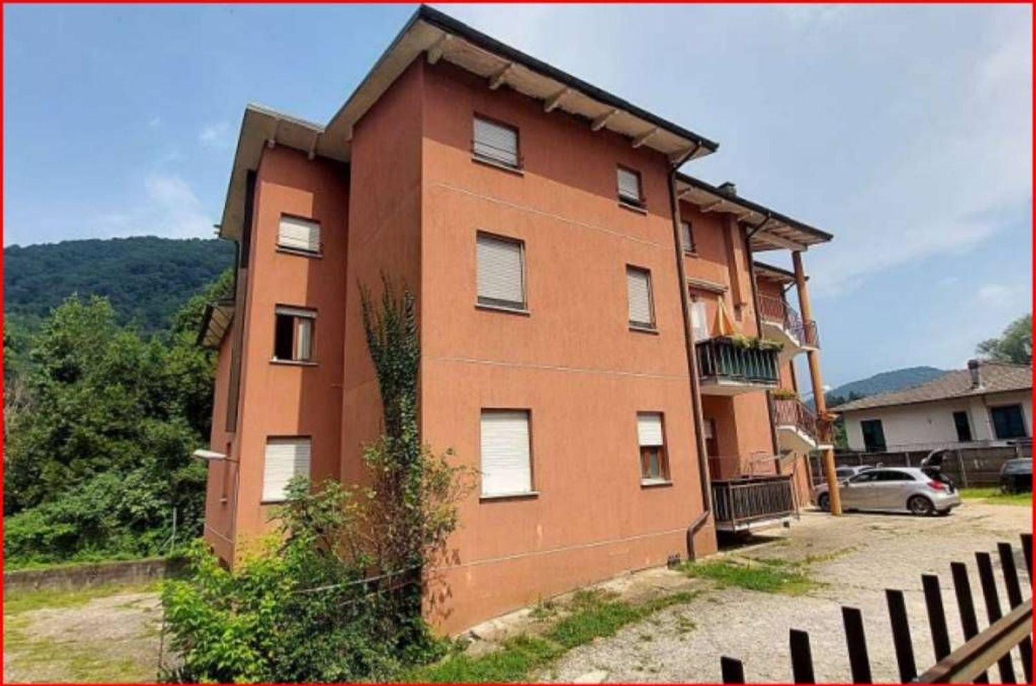 Квартира с 3 комнатами в Лавена Понте Треза, Италия № 179931