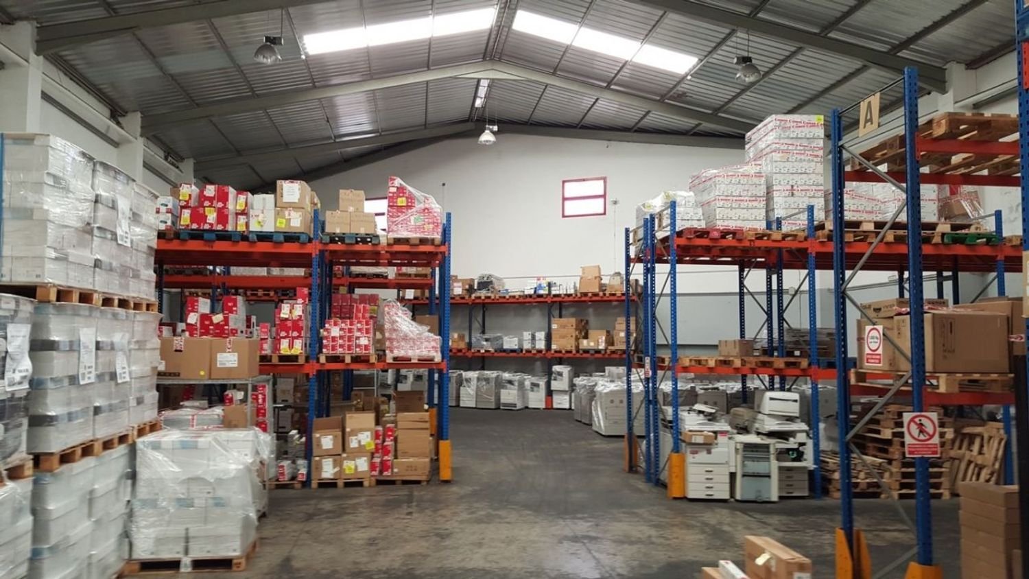  مستودع في Las Palmas De Gran Canaria, Spain 2200متر مربع رقم 61675