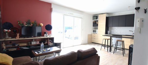 2 bedrooms House in Lormont, France No. 100335 2