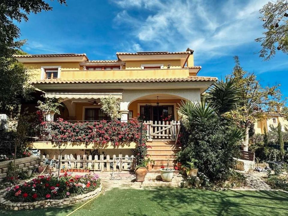 Villa de 6 dormitorios en Mutxamel, Spain No. 176588