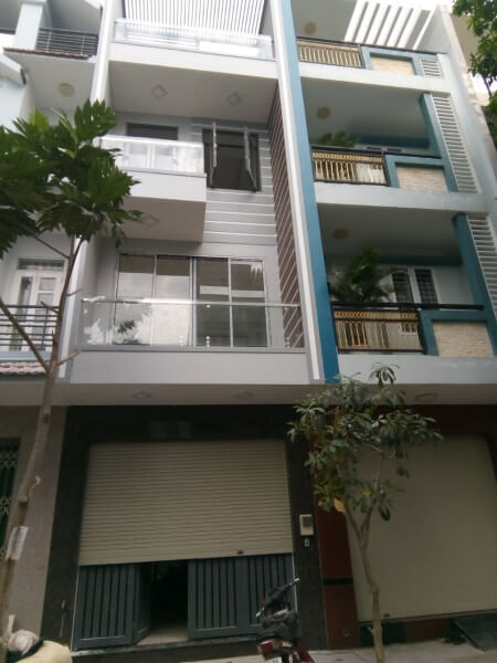 72m² House in District 7, Vietnam No. 7673