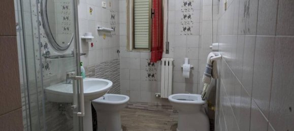 3 rooms Apartment in Taranto, Italy No. 33285 12