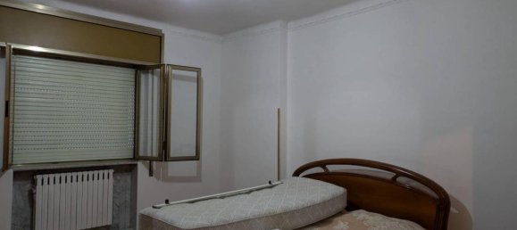 3 rooms Apartment in Taranto, Italy No. 33285 11