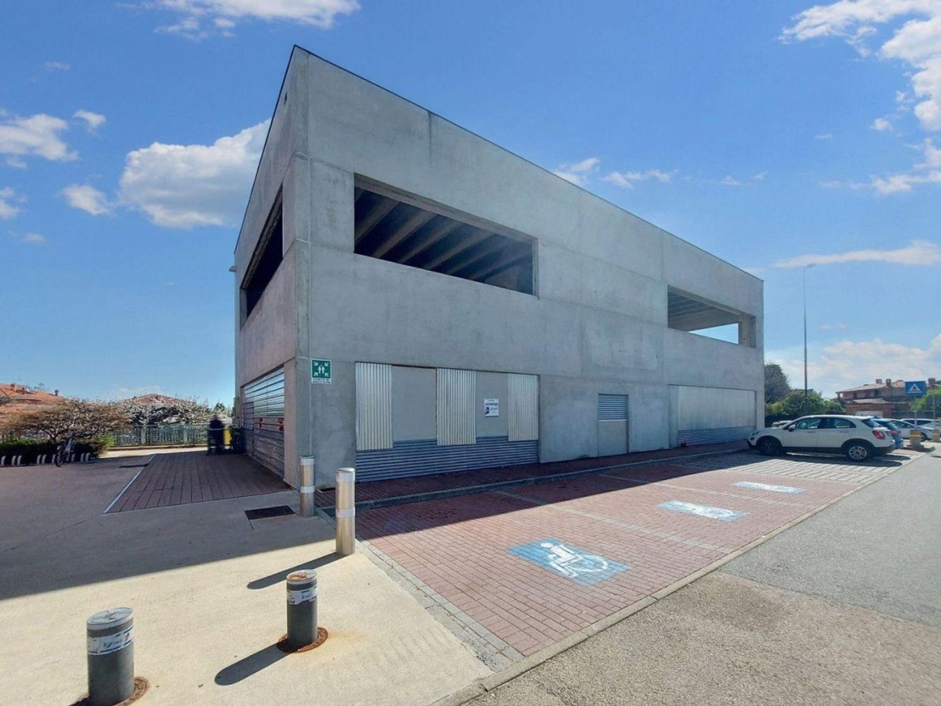 658m² Warehouse in Cigliano, Italy No. 369904