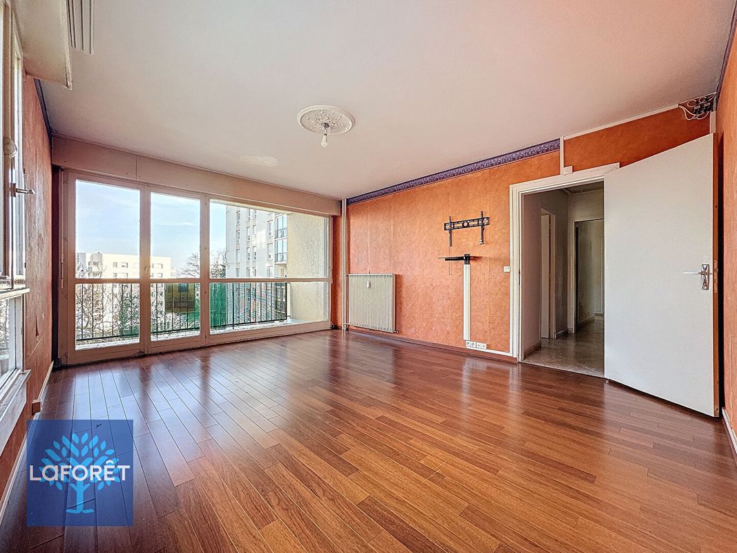 2 bedrooms Apartment in Evry, France No. 116008