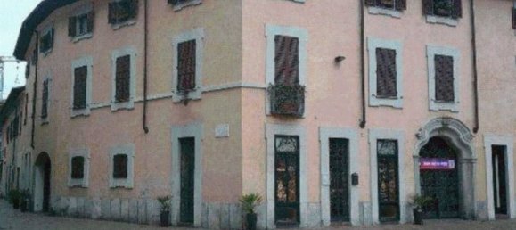 Propriété commerciale à Busto Arsizio, Italy 398m² No. 360947 10