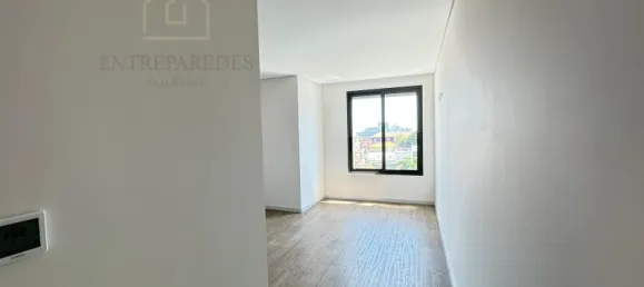 3 bedrooms Apartment in Porto, Portugal No. 104929 3
