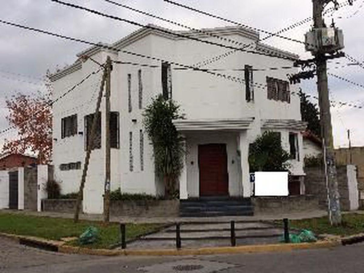 3 bedrooms House in Almirante Brown, Argentina No. 94064