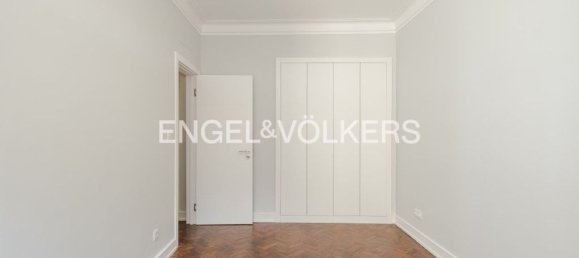 3 bedrooms Apartment in Lisbon, Portugal No. 13051 11