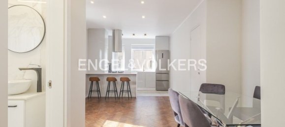 3 bedrooms Apartment in Lisbon, Portugal No. 13051 2