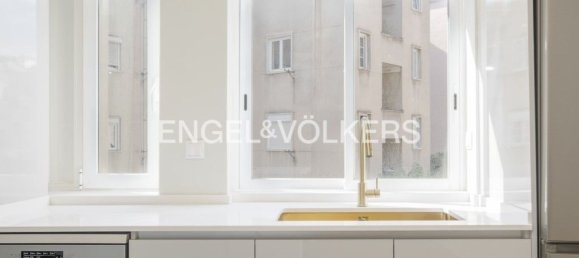 3 bedrooms Apartment in Lisbon, Portugal No. 13051 5