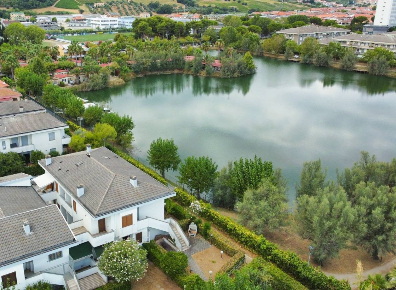 3 bedrooms Apartment in Silvi, Italy No. 259256