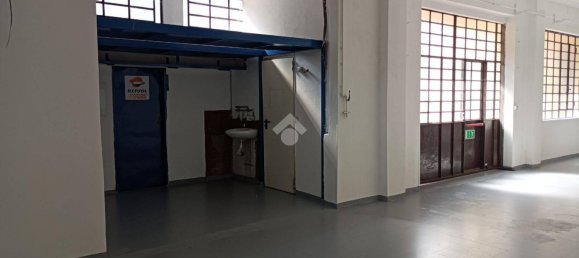 450m² Commercial property in Caronno Pertusella, Italy No. 262511 8