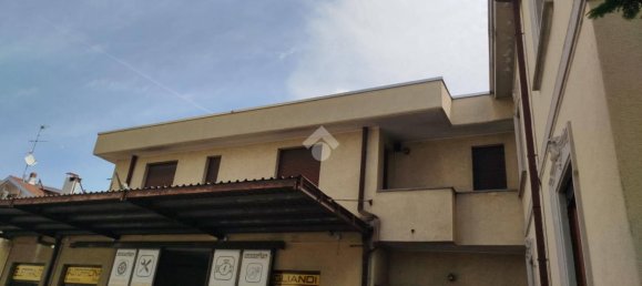 450m² Commercial property in Caronno Pertusella, Italy No. 262511 2