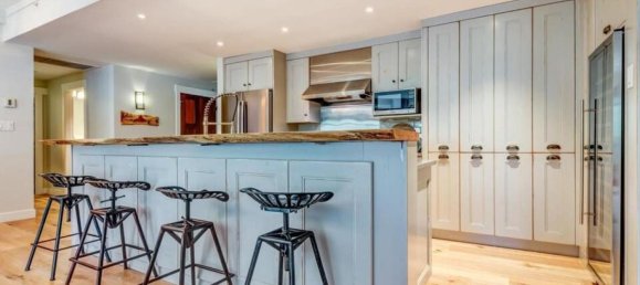 3 bedrooms Condo in British Columbia, Canada No. 1129 7