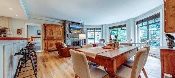 3 bedrooms Condo in British Columbia, Canada No. 1129 3