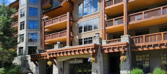 3 bedrooms Condo in British Columbia, Canada No. 1129 2