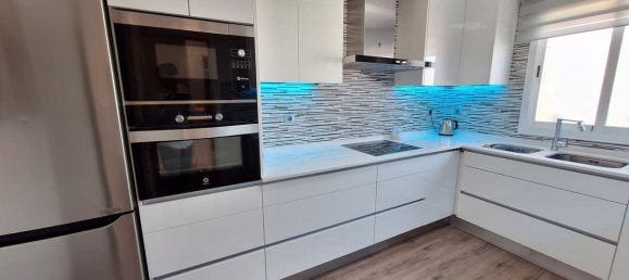 3 bedrooms Villa in Estepona, Spain No. 77094 9