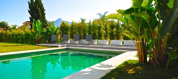 6 bedrooms Villa in Marbella, Spain No. 9922 8