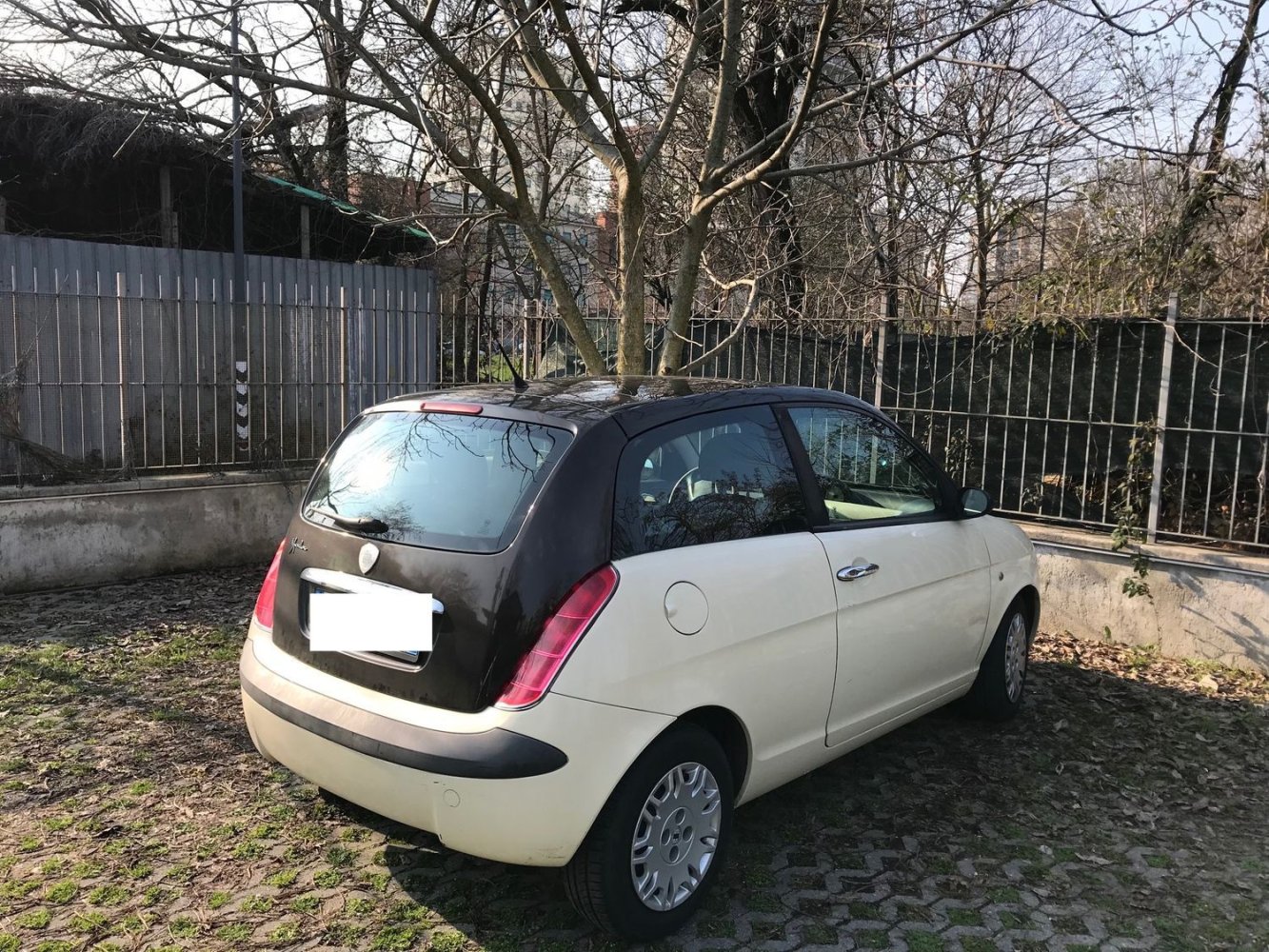 17m² Garage in Milan, Italy No. 255264