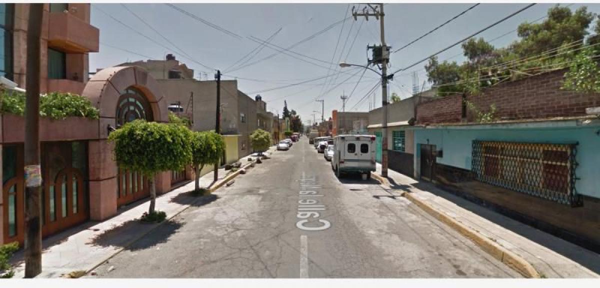 Casa de 6 dormitorios en Ciudad Nezahualcóyotl, Mexico No. 207298